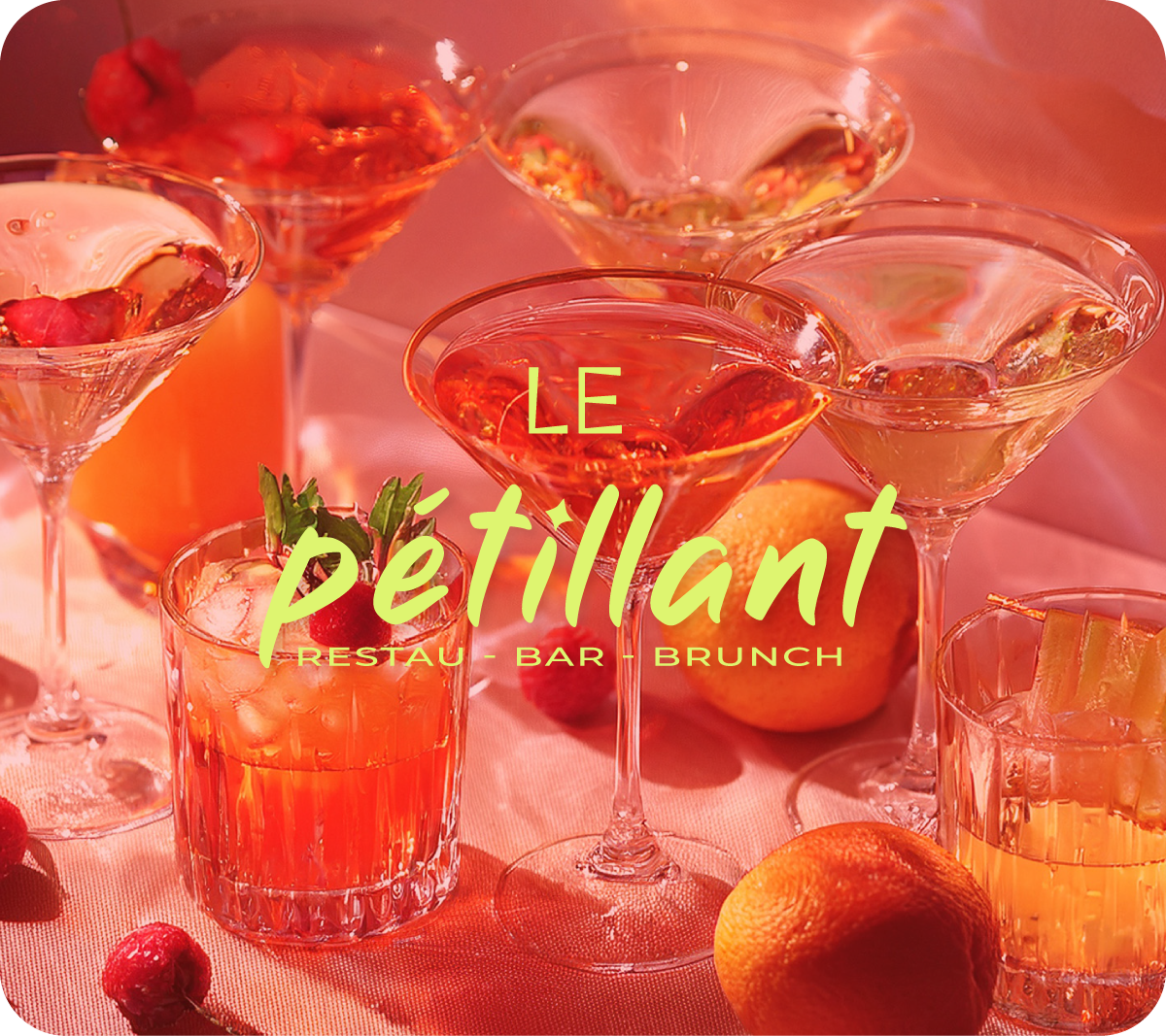Logo le pétillant sur fond de cocktails
